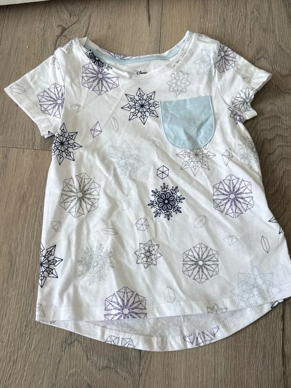 Disney White Short-Sleeve Snowflake Pocket Tee with Light Blue Pocket